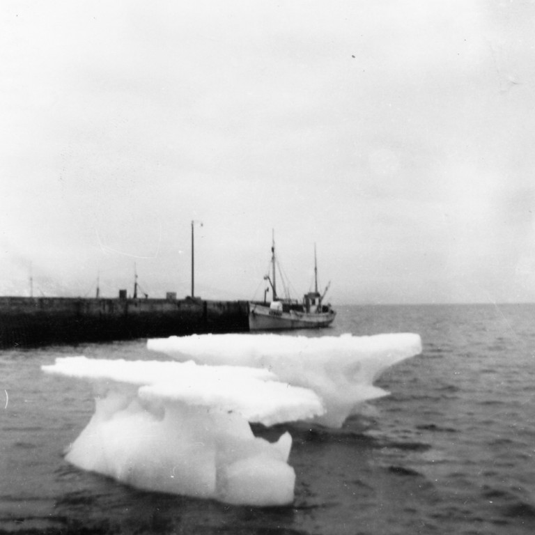 Frosti ÞH 229 við bryggju ísavorið 1968.