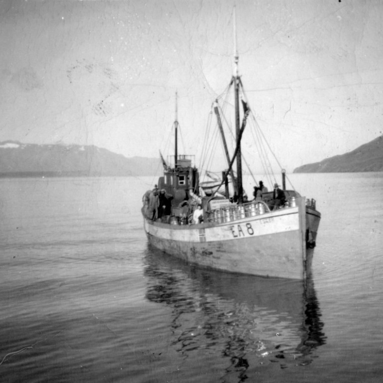 Póstbáturinn Ester EA 8. Flutti fólk og póst til og frá Grenivík 1938-1946