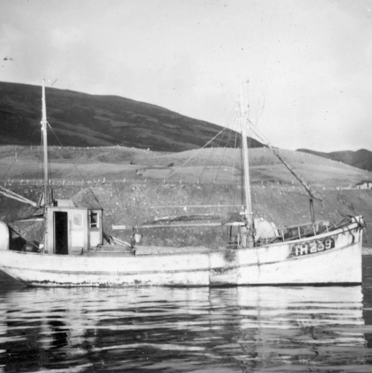 Gunnar TH 239. Eign Stefáns Stefánssonar og síðar Jóhanns Stefánssonar á Miðgörðum 1925-1945.