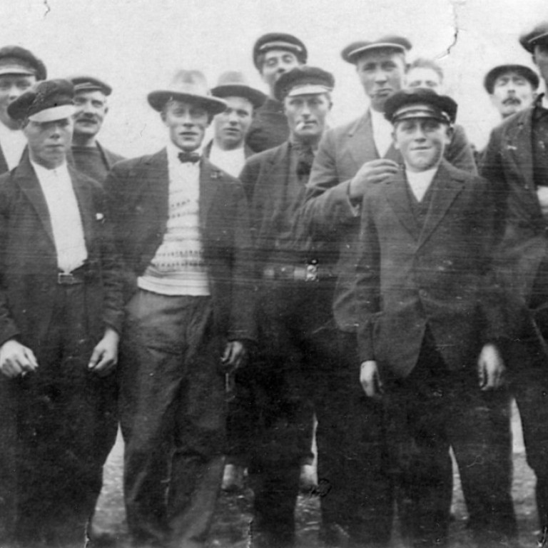 NN  Gunnþór Hallgrímsson, Sigurður Sædal, Þórlaugur Gunnlaugsson, NN, Stefán Stefánsson, Ísak Vilhjálmsson, Þórir Áskelsson, Jóhann Adolf Oddgeirsson, NN, Vilhjálmur Grímsson. Bjarni Áskelsson, Egill Áskelsson