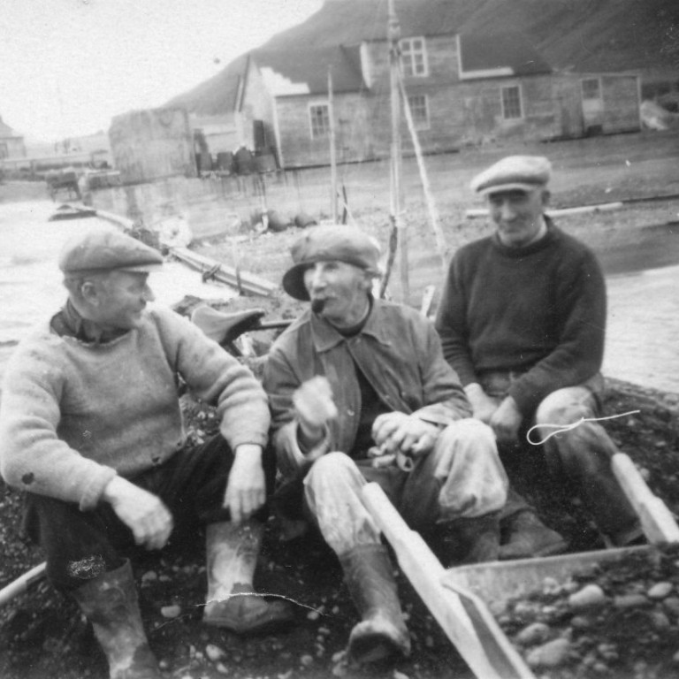 Þórlaugur Gunnlaugsson, Baldvin Ólafsson og Friðrik Kristinsson í bryggjuvinnunni