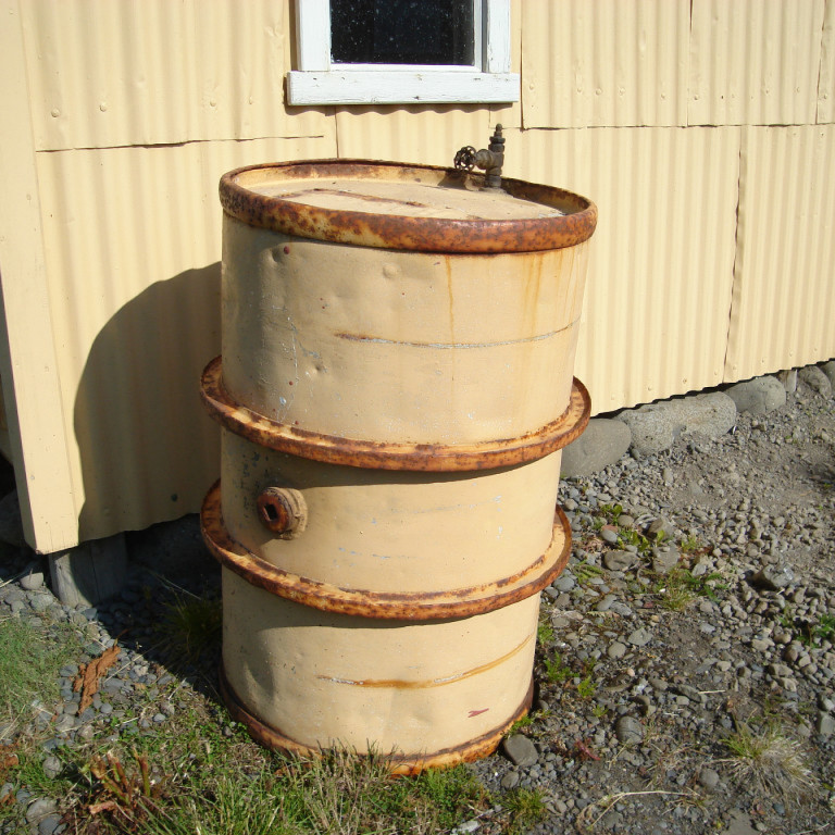 Olíutunna sem lengi hékk utan á Hlíðarenda og skammtaði olíu á kabyssuna