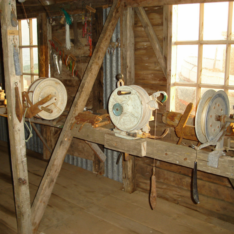 Handfærarúllur, handstýrðar og rafstýrðar.