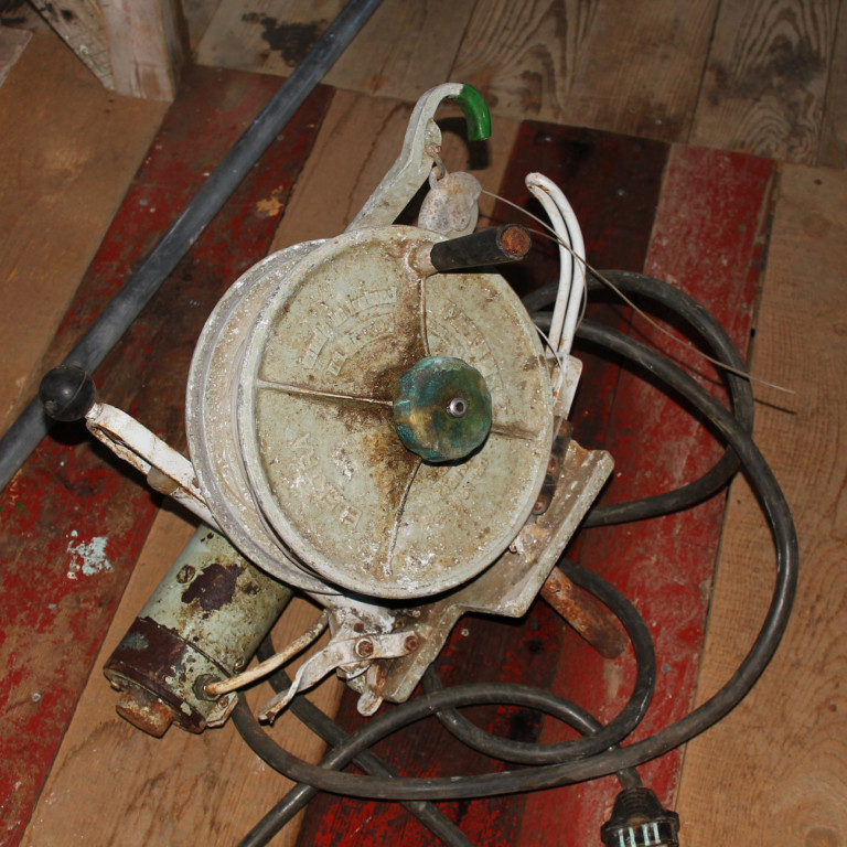 Stefán Stefánsson á Sólgörðum átti þessa rafknúðu færarúllu